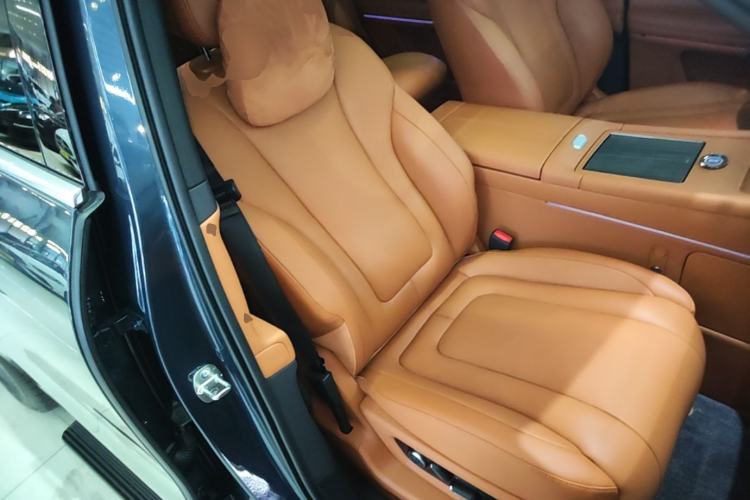 Used Hima AITO M9 2024 Range-Extended Ultra Version 42 kWh 6-Seater Model Right Front Seat