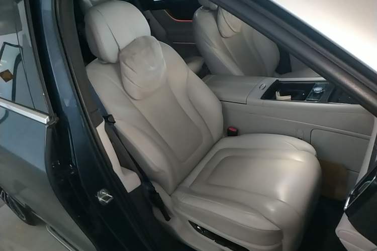 Used Hima AITO M9 2024 Range-Extended Ultra Version 42 kWh 6-Seater Model Right Front Seat