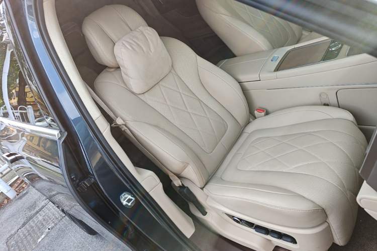 Used Hima AITO M9 2024 Range-Extended Ultra Version 42 kWh 6-Seater Model Right Front Seat