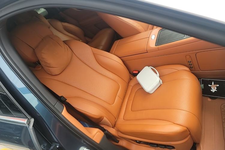 Used Hima AITO M9 2024 Range-Extended Ultra Version 42 kWh 6-Seater Model Right Front Seat