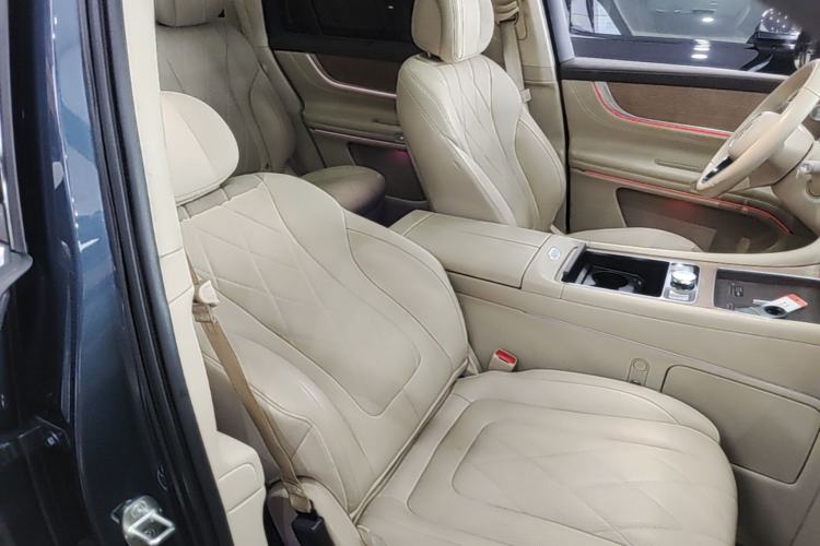 Used Hima AITO M9 2024 Range-Extended Ultra Version 42 kWh 6-Seater Model Right Front Seat