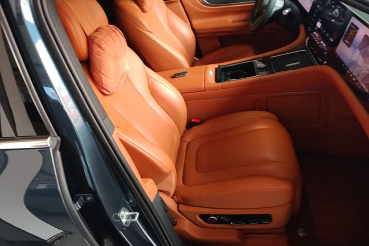 Used Hima AITO M9 2024 Range-Extended Ultra Version 42 kWh 6-Seater Model Right Front Seat