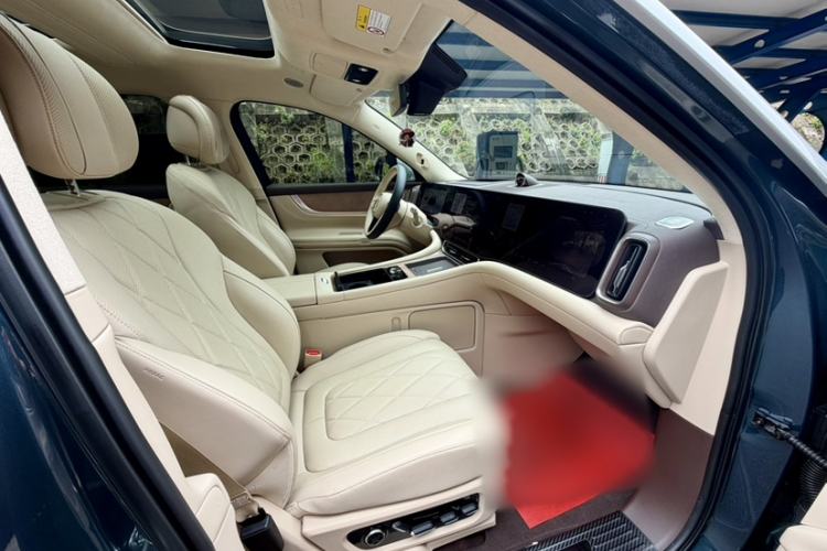 Used Hima AITO M9 2024 Range-Extended Ultra Version 42 kWh 6-Seater Model Right Front Seat