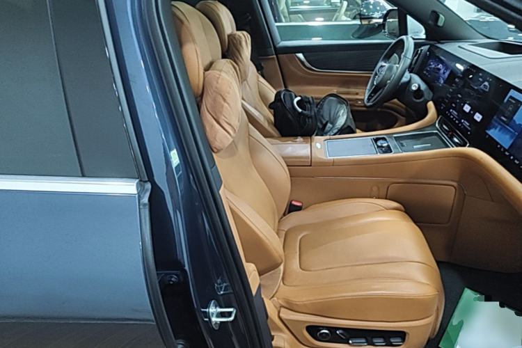 Used Hima AITO M9 2024 Range-Extended Ultra Version 42 kWh 6-Seater Model Right Front Seat