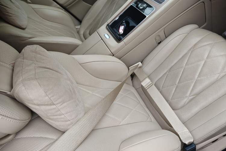 Used Hima AITO M9 2024 Range-Extended Ultra Version 42 kWh 6-Seater Model Right Front Seat