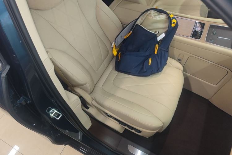 Used Hima AITO M9 2024 Range-Extended Ultra Version 42 kWh 6-Seater Model Right Front Seat