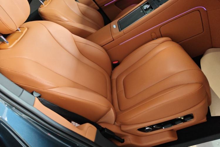 Used Hima AITO M9 2024 Range-Extended Ultra Version 52 kWh 6-Seater Model Right Front Seat