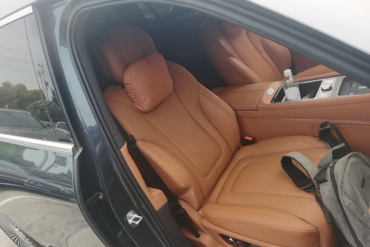 Used Hima AITO M9 2024 Range-Extended Ultra Version 42 kWh 6-Seater Model Right Front Seat