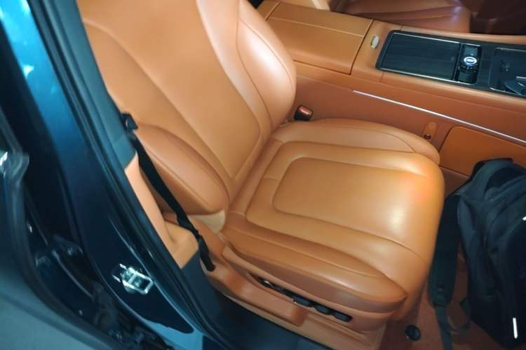 Used Hima AITO M9 2024 Range-Extended Max Edition 42 kWh 6-Seater Version Right Front Seat