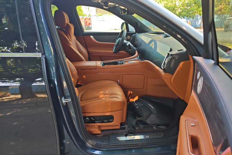 Used Hima AITO M9 2024 Range-Extended Ultra Version 42 kWh 6-Seater Model Right Front Seat