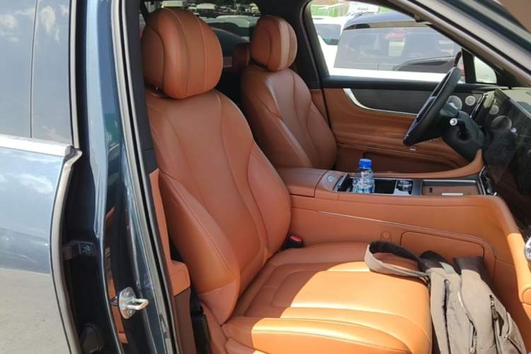Used Hima AITO M9 2024 All-Electric Ultra Version 100 kWh 6-Seater Model Right Front Seat