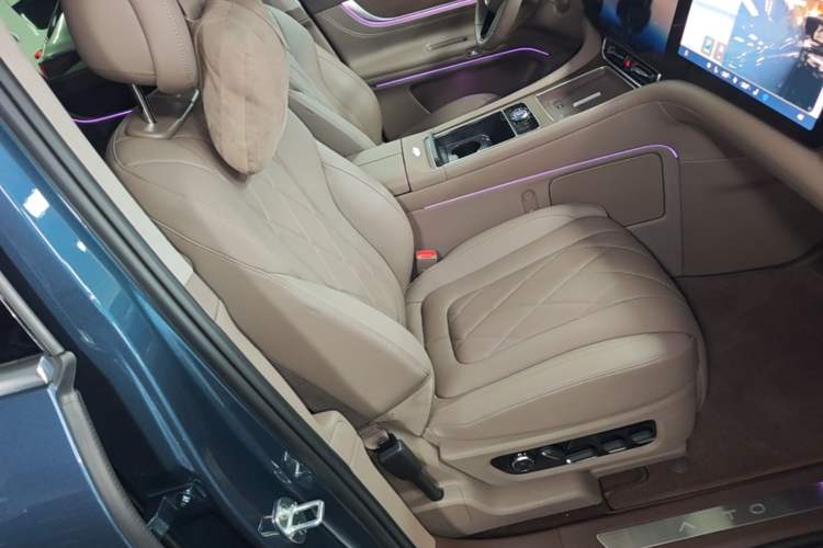 Used Hima AITO M9 2024 Range-Extended Max Edition 52 kWh 5-Seater Version Right Front Seat