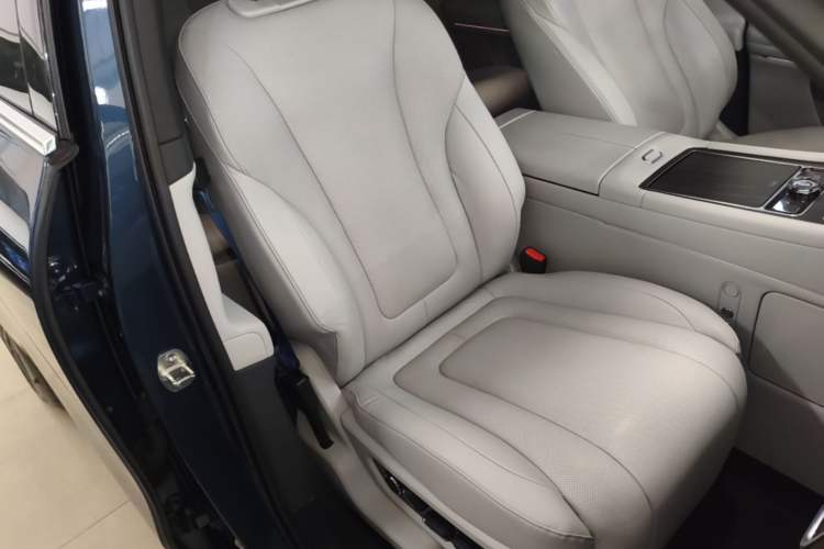 Used Hima AITO M9 2024 Range-Extended Ultra Version 42 kWh 6-Seater Model Right Front Seat