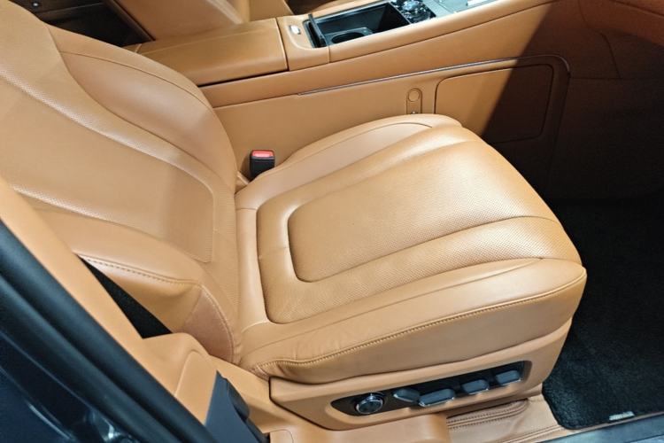 Used Hima AITO M9 2024 Range-Extended Ultra Version 42 kWh 6-Seater Model Right Front Seat