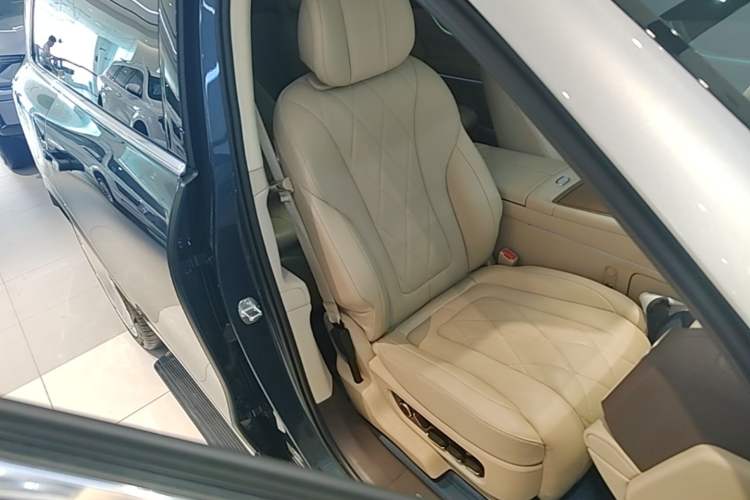 Used Hima AITO M9 2024 Range-Extended Ultra Version 52 kWh 6-Seater Model Right Front Seat