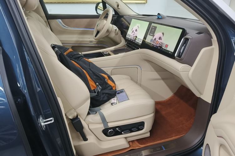 Used Hima AITO M9 2024 Range-Extended Ultra Version 52 kWh 5-Seater Model Right Front Seat