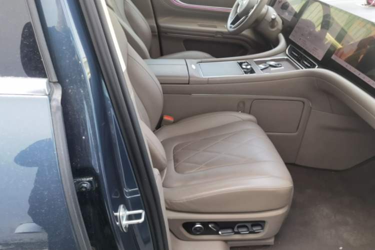 Used Hima AITO M9 2024 Range-Extended Ultra Version 52 kWh 5-Seater Model Right Front Seat
