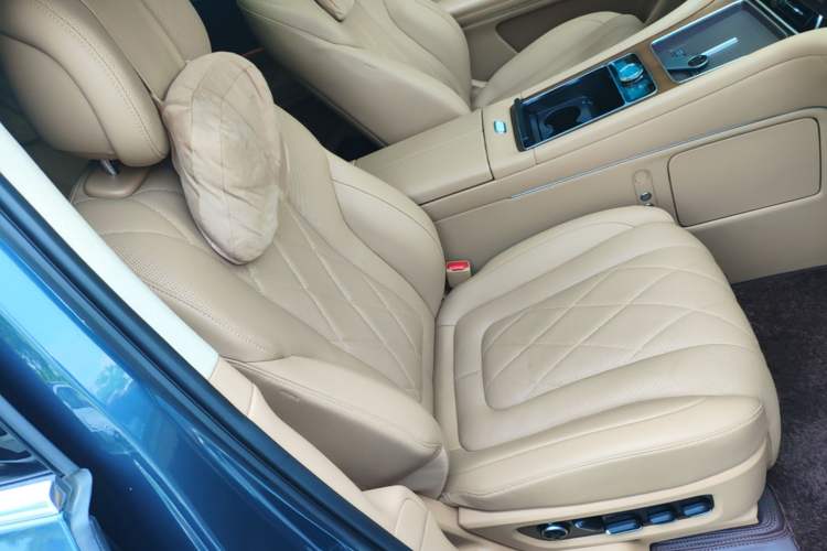Used Hima AITO M9 2024 Range-Extended Ultra Version 42 kWh 6-Seater Model Right Front Seat