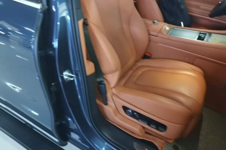 Used Hima AITO M9 2024 All-Electric Ultra Version 100 kWh 6-Seater Model Right Front Seat