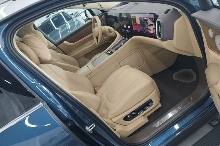 Used Hima AITO M9 2024 Range-Extended Ultra Version 52 kWh 5-Seater Model Right Front Seat