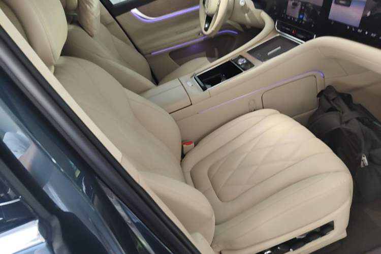 Used Hima AITO M9 2024 All-Electric Ultra Version 100 kWh 6-Seater Model Right Front Seat