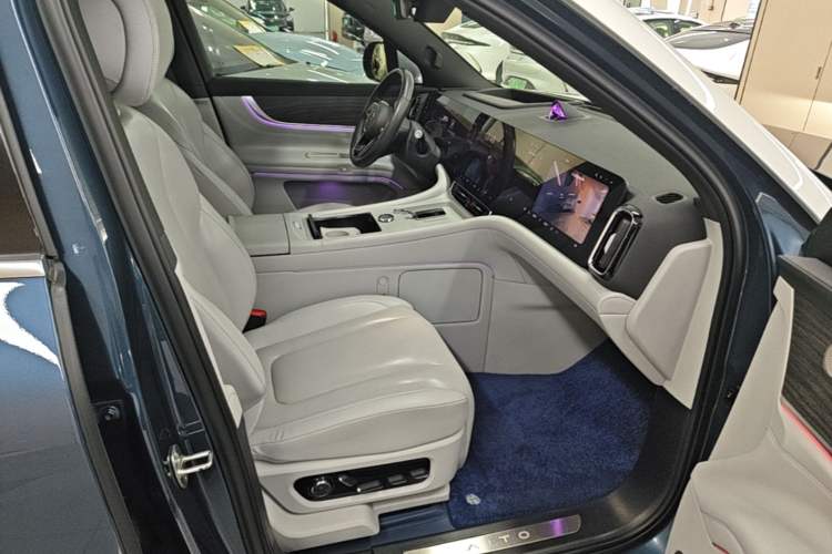 Used Hima AITO M9 2024 Range-Extended Ultra Version 42 kWh 6-Seater Model Right Front Seat