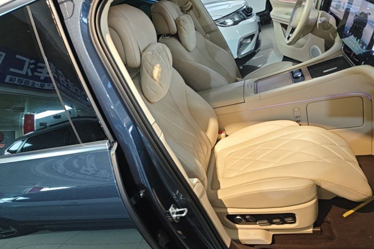 Used Hima AITO M9 2024 Range-Extended Ultra Version 42 kWh 6-Seater Model Right Front Seat