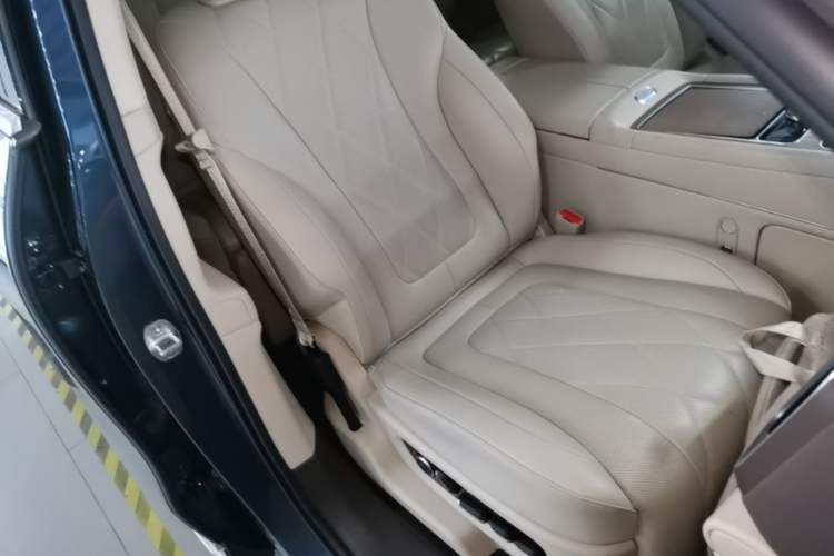 Used Hima AITO M9 2024 Range-Extended Ultra Version 42 kWh 6-Seater Model Right Front Seat