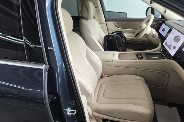 Used Hima AITO M9 2024 Range-Extended Ultra Version 42 kWh 6-Seater Model Right Front Seat