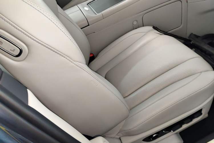Used Hima AITO M9 2024 Range-Extended Ultra Version 42 kWh 6-Seater Model Right Front Seat