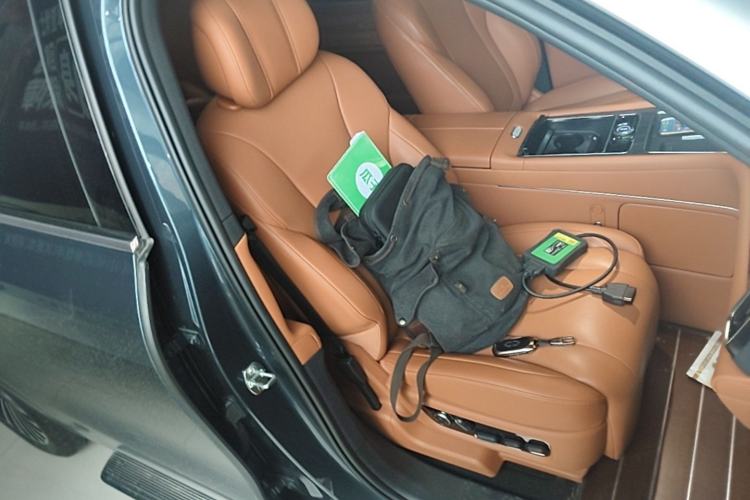 Used Hima AITO M9 2024 Range-Extended Ultra Version 52 kWh 6-Seater Model Right Front Seat