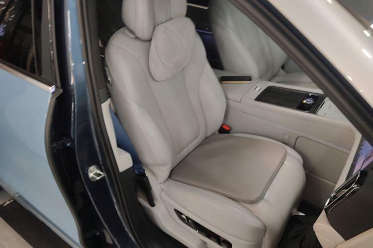 Used Hima AITO M9 2024 Range-Extended Max Edition 42 kWh 6-Seater Version Right Front Seat