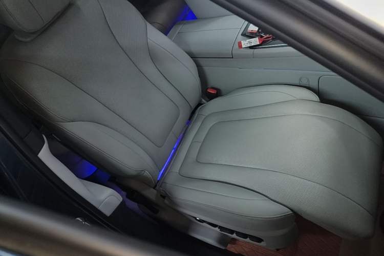 Used Hima AITO M9 2024 Range-Extended Max Edition 52 kWh 6-Seater Version Right Front Seat