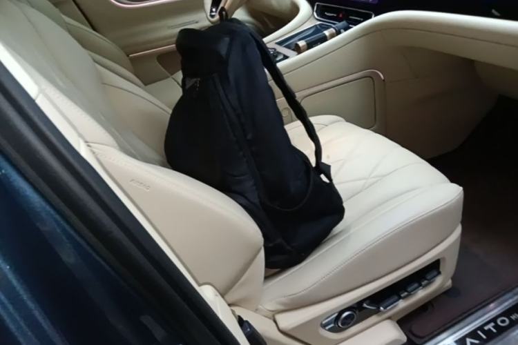 Used Hima AITO M9 2024 Range-Extended Ultra Version 42 kWh 6-Seater Model Right Front Seat