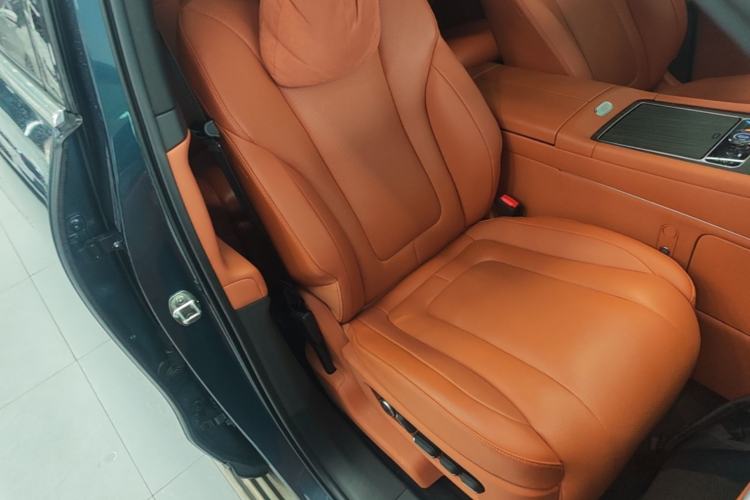 Used Hima AITO M9 2024 Range-Extended Ultra Version 42 kWh 6-Seater Model Right Front Seat