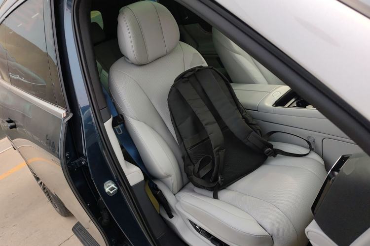 Used Hima AITO M9 2024 Range-Extended Ultra Version 42 kWh 6-Seater Model Right Front Seat