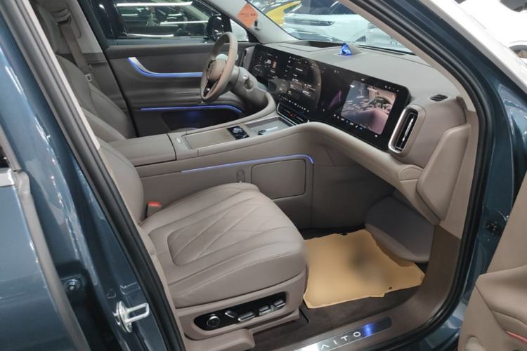 Used Hima AITO M9 2024 Range-Extended Max Edition 42 kWh 6-Seater Version Right Front Seat
