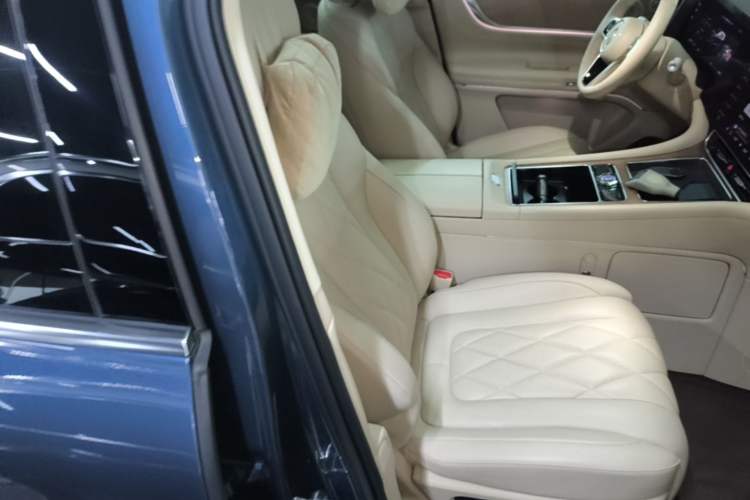 Used Hima AITO M9 2024 Range-Extended Ultra Version 42 kWh 6-Seater Model Right Front Seat