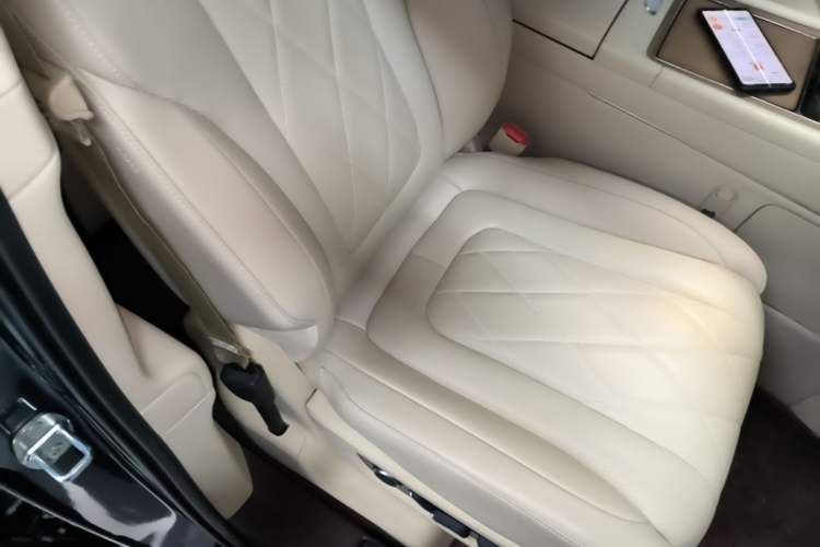 Used Hima AITO M9 2024 Range-Extended Ultra Version 42 kWh 6-Seater Model Right Front Seat