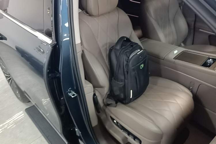Used Hima AITO M9 2024 Range-Extended Max Edition 52 kWh 6-Seater Version Right Front Seat