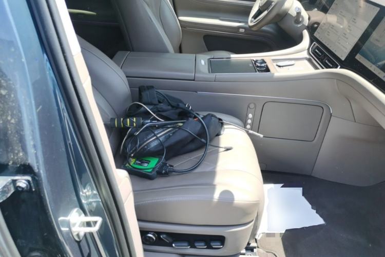 Used Hima AITO M9 2024 Range-Extended Ultra Version 52 kWh 5-Seater Model Right Front Seat