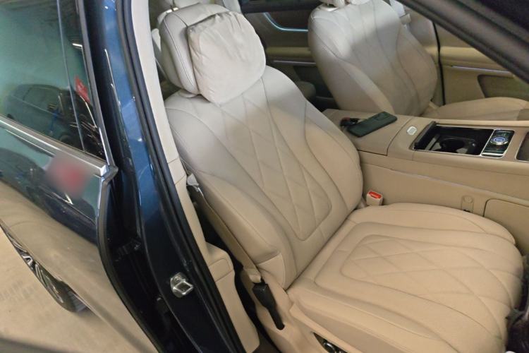 Used Hima AITO M9 2024 Range-Extended Ultra Version 42 kWh 6-Seater Model Right Front Seat