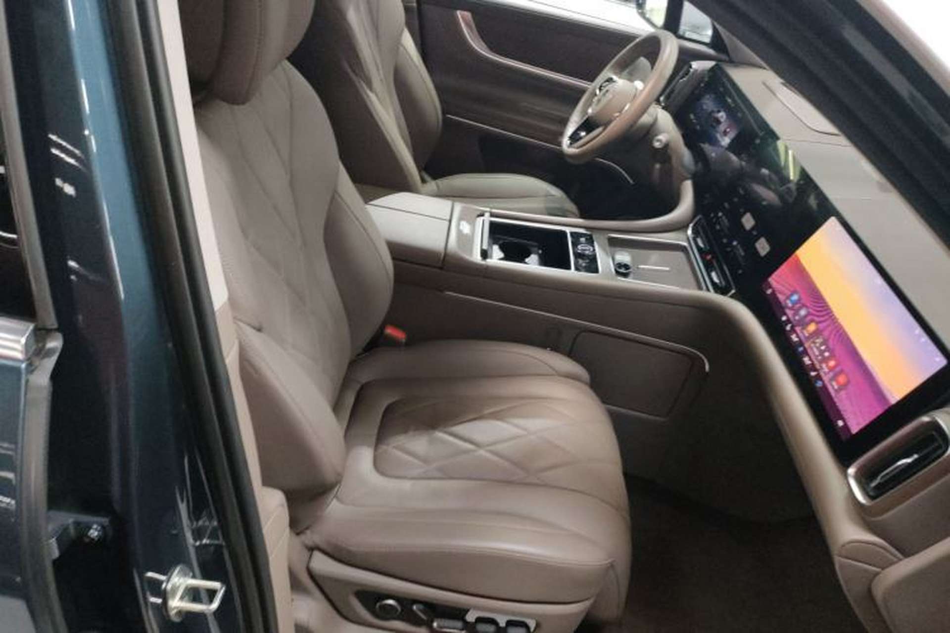 Used Hima AITO M9 2024 Range-Extended Ultra Version 52 kWh 5-Seater Model Right Front Seat