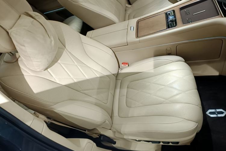 Used Hima AITO M9 2024 Range-Extended Ultra Version 42 kWh 6-Seater Model Right Front Seat