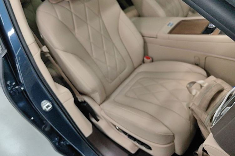 Used Hima AITO M9 2024 Range-Extended Ultra Version 52 kWh 6-Seater Model Right Front Seat