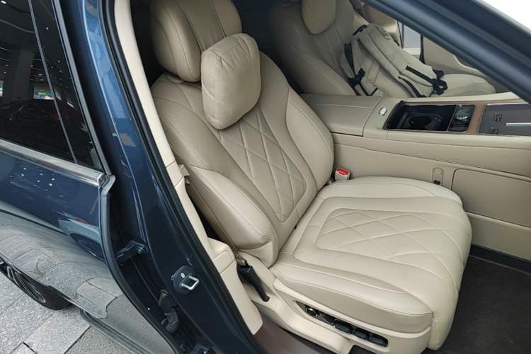 Used Hima AITO M9 2024 Range-Extended Ultra Version 52 kWh 6-Seater Model Right Front Seat