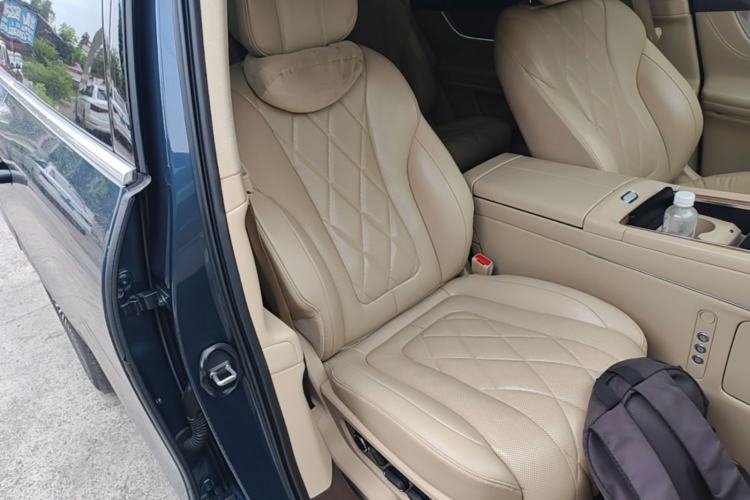 Used Hima AITO M9 2024 Range-Extended Max Edition 42 kWh 6-Seater Version Right Front Seat