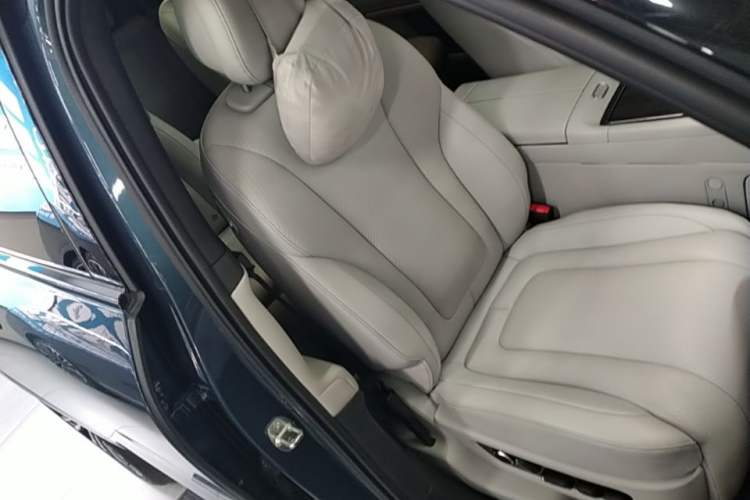 Used Hima AITO M9 2024 All-Electric Ultra Version 100 kWh 6-Seater Model Right Front Seat