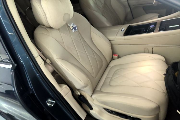 Used Hima AITO M9 2024 Range-Extended Ultra Version 42 kWh 6-Seater Model Right Front Seat