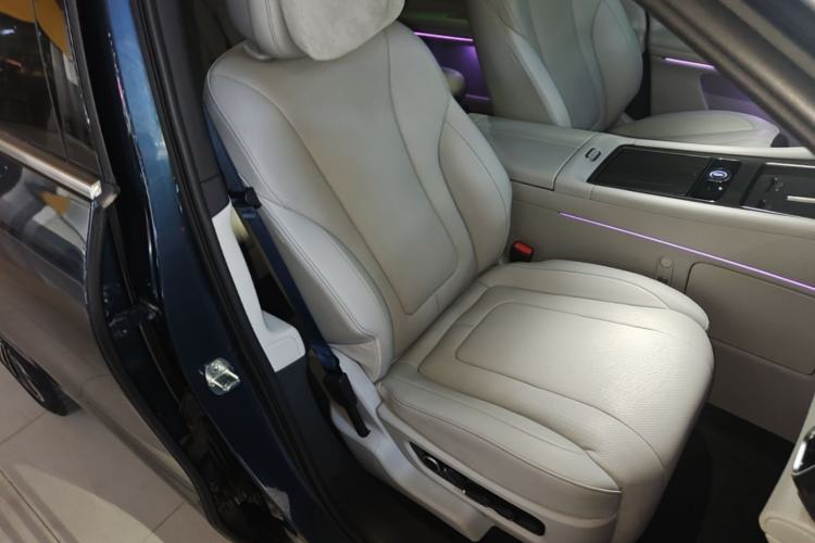 Used Hima AITO M9 2024 Range-Extended Max Edition 42 kWh 6-Seater Version Right Front Seat